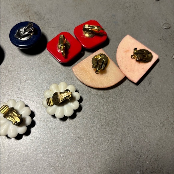 Mixed Sets of Colorful Vintage Clip-on Earrings - Picture 9 of 13